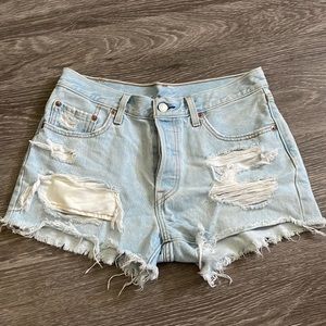 Levi 501 Jean Shorts Light Wash